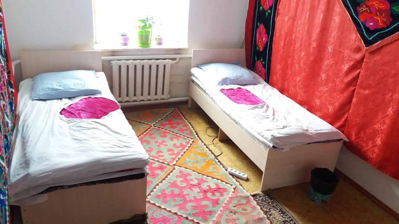 Happy Hostel In Kochkor Eksteriør bilde